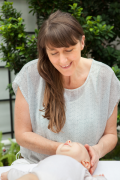 Cranio Sacrale Therapie am Kopf, Foto: Henrike Schunck